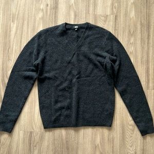 Uniqlo V-neck Sweater